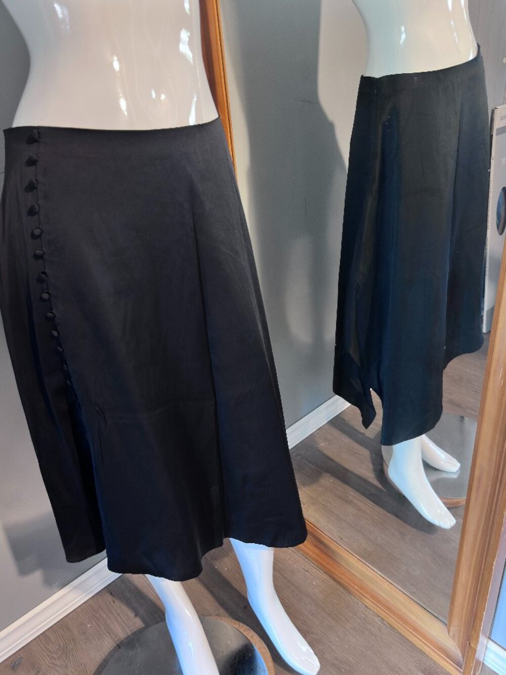 NWOT Club Monaco Silky Side Button Flowy Skirt Size 8